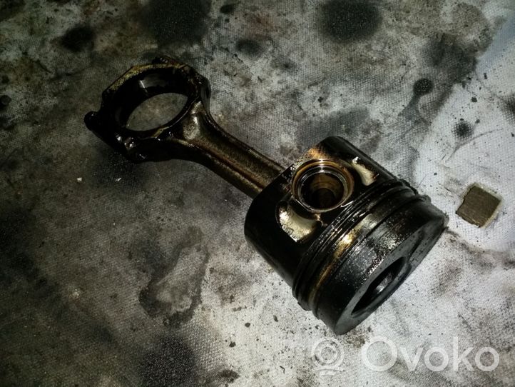 Audi A4 S4 B6 8E 8H Piston 