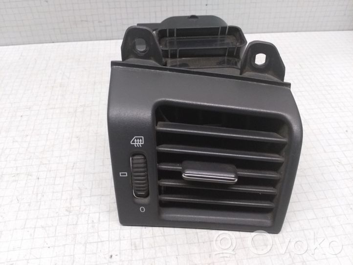 Mercedes-Benz C W202 Copertura griglia di ventilazione laterale cruscotto 