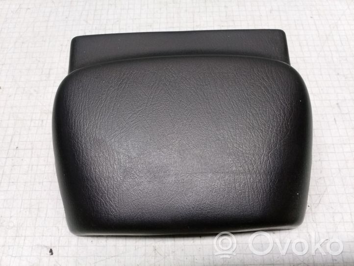 Nissan Primera Garniture de colonne de volant 484702F000