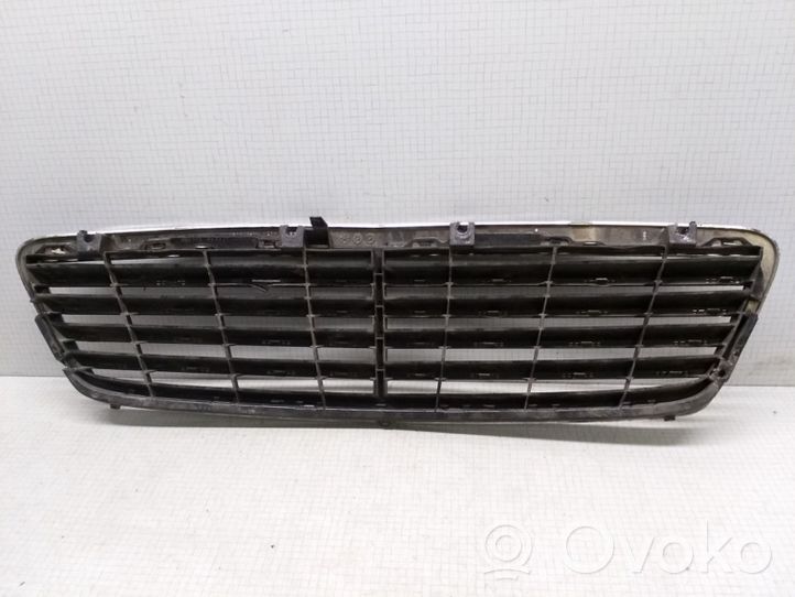 Mercedes-Benz C W203 Grille calandre supérieure de pare-chocs avant 