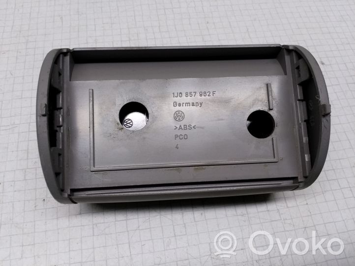 Volkswagen Bora Peleninė panelėje 1J0857962F