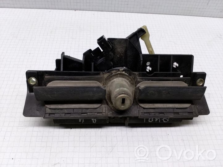 Audi A4 S4 B5 8D Serratura esterna portellone 8D9827565C