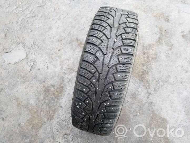 Renault 21 15 Zoll Winterreifen mit Spikes NOKIAN