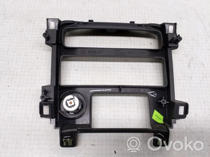 Nissan Primera Panelės apdailos skydas (centrinis) 68413AV700