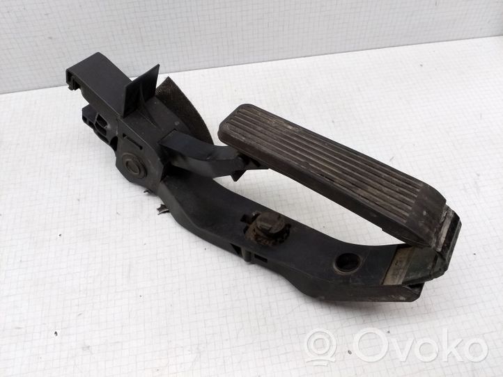 Mercedes-Benz C AMG W203 Accelerator throttle pedal A2113010001