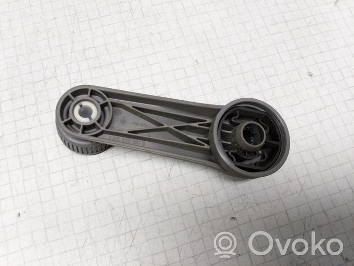 Skoda Octavia Mk1 (1U) Ручка для открытия окна 1H0837581D