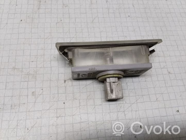 Hyundai Sonata Lampa oświetlenia tylnej tablicy rejestracyjnej 925013K0