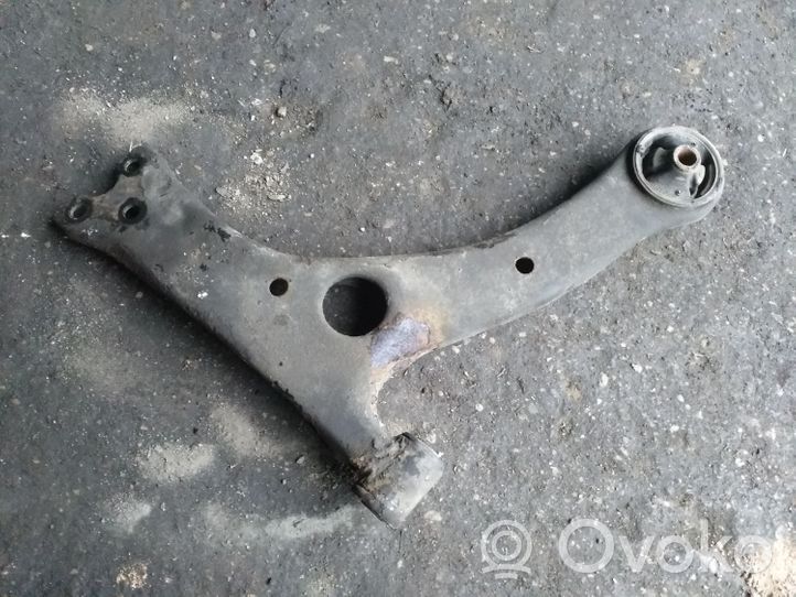 Toyota Corolla E120 E130 Fourchette, bras de suspension inférieur avant 