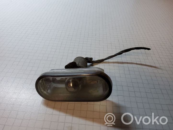 Volkswagen Transporter - Caravelle T5 Lampa oświetlenia tylnej tablicy rejestracyjnej VGF98SB