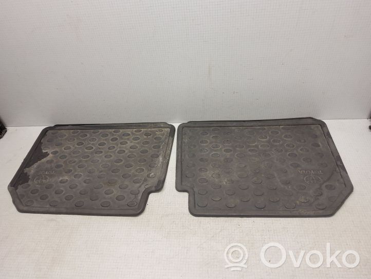 Toyota Avensis T250 Set di tappetini per auto 