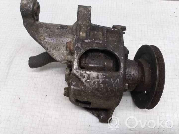 Volkswagen PASSAT B4 Supporto di montaggio della pompa del servosterzo 028145523F