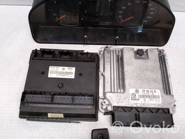 Volkswagen Transporter - Caravelle T5 Komputer / Sterownik ECU i komplet kluczy 7H0937049P