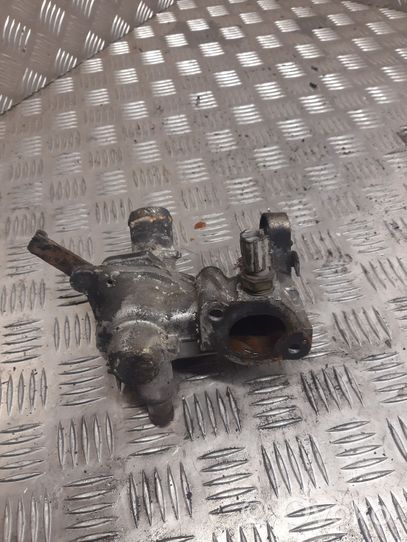 Ford Mondeo MK II Boîtier de thermostat / thermostat 89FF9K478