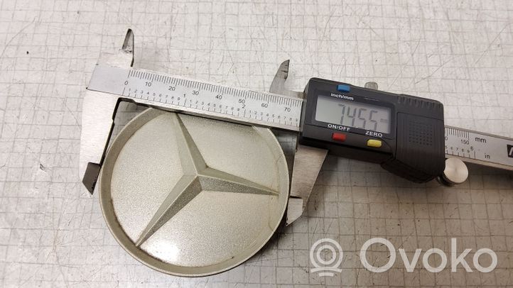 Mercedes-Benz C AMG W203 Non-original wheel cap 