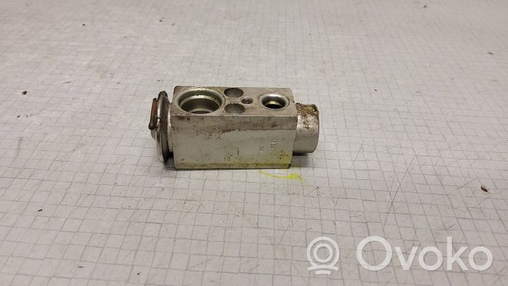 Opel Zafira B Air conditioning (A/C) expansion valve 7011211