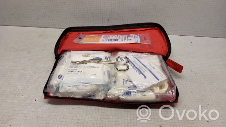 Audi A4 S4 B6 8E 8H Trousse de premiers secours 4B0860281