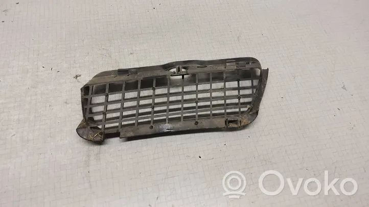 Volkswagen Golf III Grille inférieure de pare-chocs avant 1H6853665