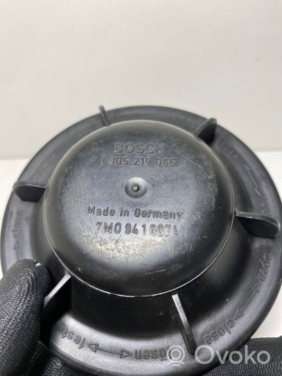 Volkswagen Sharan Osłona żarówki lampy przedniej 7M0941607A