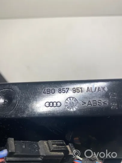 Audi A6 S6 C5 4B Auton tuhkakuppi 4B0857951AL