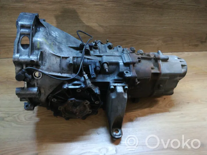 Audi A8 S8 D2 4D Mechaninė 6 pavarų dėžė 01E301211C