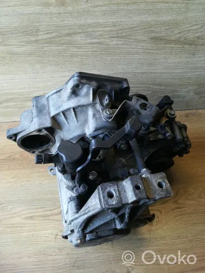 Volkswagen Golf IV Manual 5 speed gearbox 