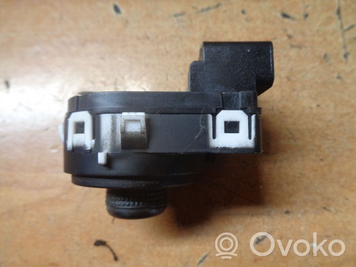 Opel Meriva B Interruptor del espejo lateral 13271827