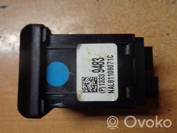 Opel Meriva B Connecteur/prise USB 13339483