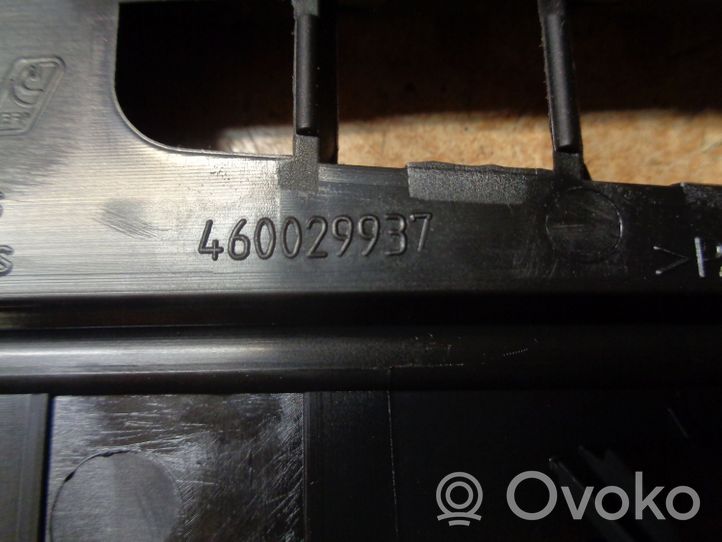 Opel Meriva B Kojelaudan keskiosan kaiuttimen suoja 13267447