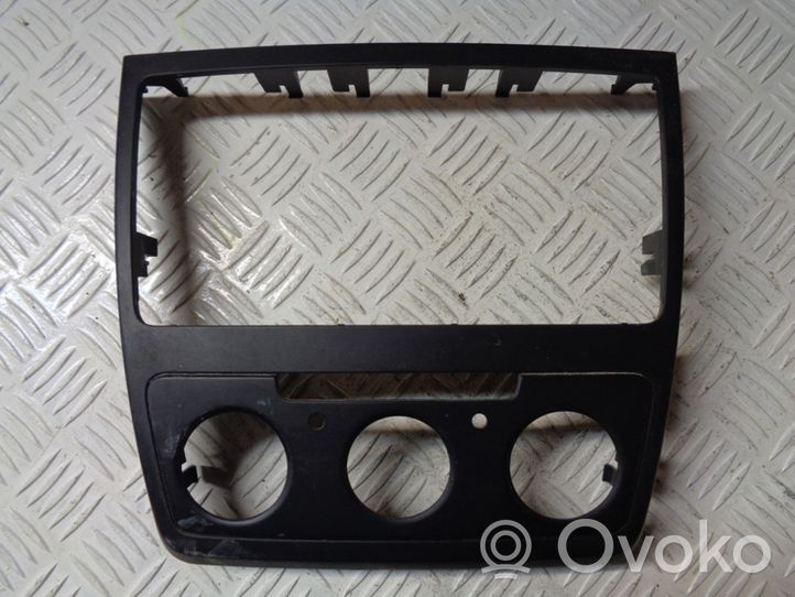 Skoda Yeti (5L) Console centrale, commande chauffage/clim 5L0858069G