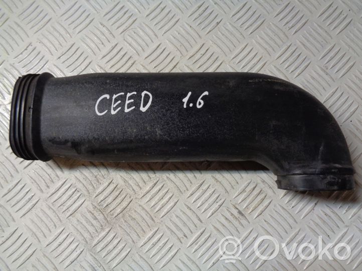 KIA Ceed Część rury dolotu powietrza 28210A5820