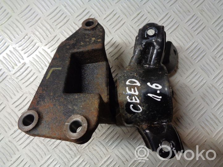 KIA Ceed Supporto della scatola del cambio 21830A5200