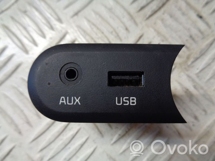 KIA Ceed Connettore plug in USB 96120A2100