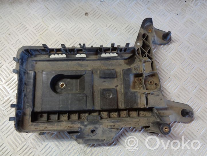 Volkswagen Caddy Battery tray 1K0915333