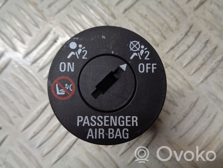 Opel Meriva B Wyłącznik poduszki powietrznej Airbag pasażera 13577258