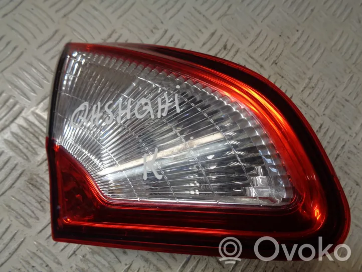 Nissan Qashqai Galinis žibintas dangtyje 26555BR01A