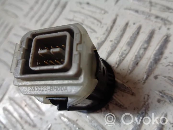 Nissan Qashqai USB socket connector 280023BH00A