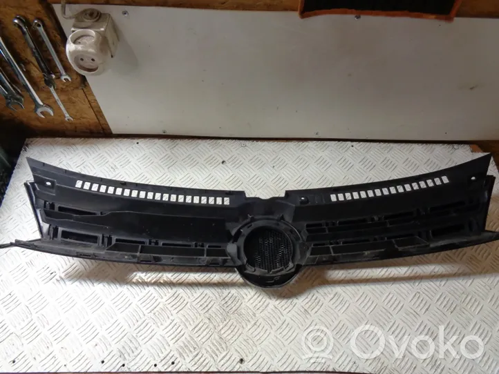 Volkswagen Golf Plus Griglia superiore del radiatore paraurti anteriore 5M0853653L