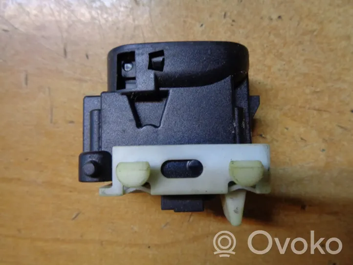 Mercedes-Benz C W203 Electric window control switch A2038200210