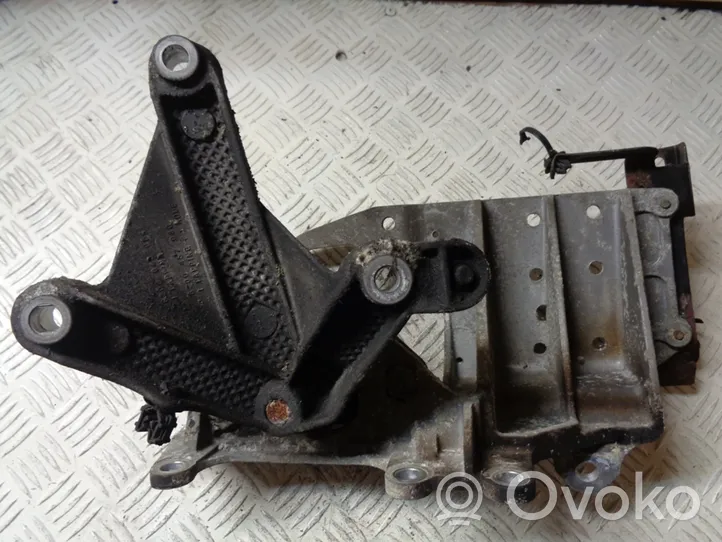 Nissan Qashqai+2 Supporto della scatola del cambio 8200457080