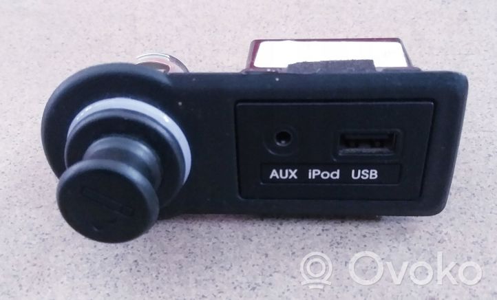Hyundai ix20 USB-pistokeliitin 