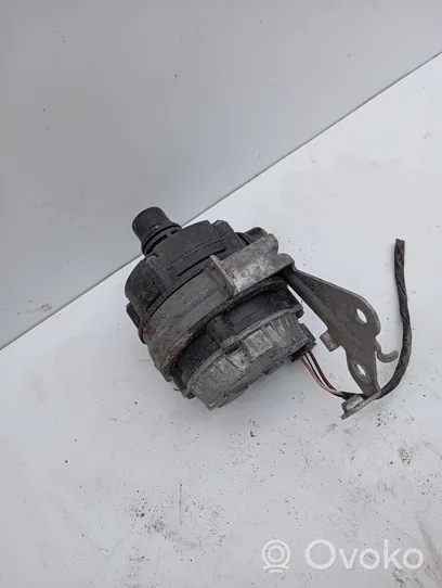 Mercedes-Benz C W205 Pompe à eau de liquide de refroidissement A0005002686