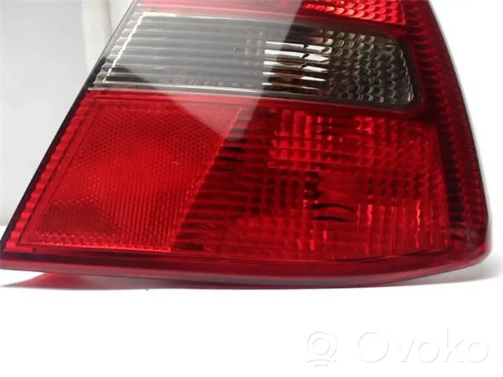 Mitsubishi Carisma Lampa tylna MR485470