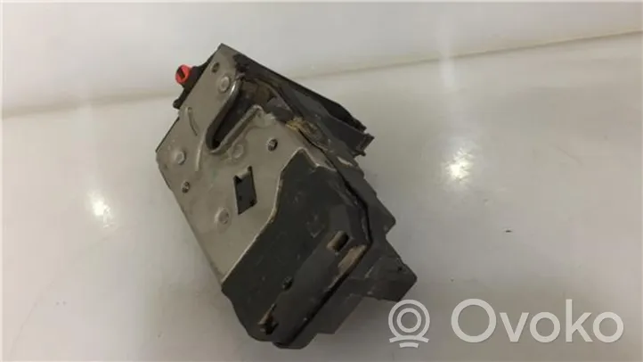 Opel Zafira B Moteur de centralisation serrure de porte arrière 13210739