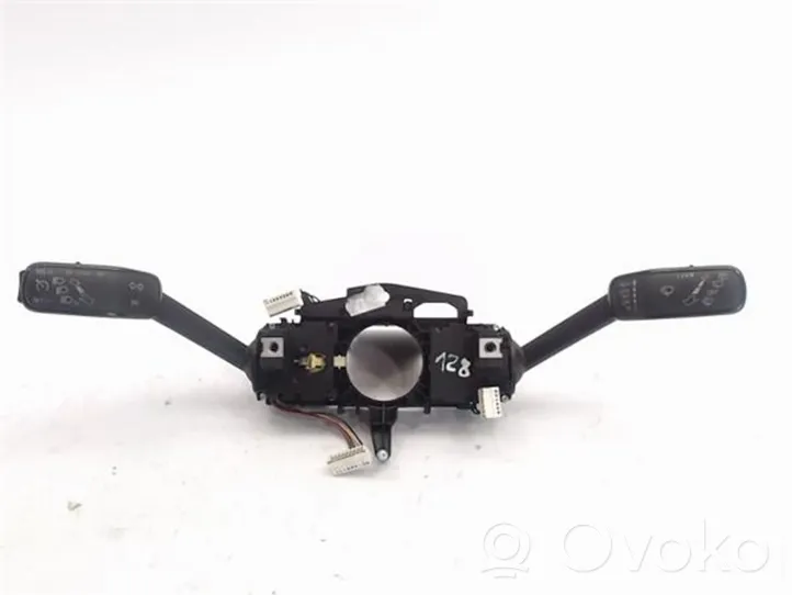 Seat Leon (5F) Suuntavilkun vipu 5Q0953513R