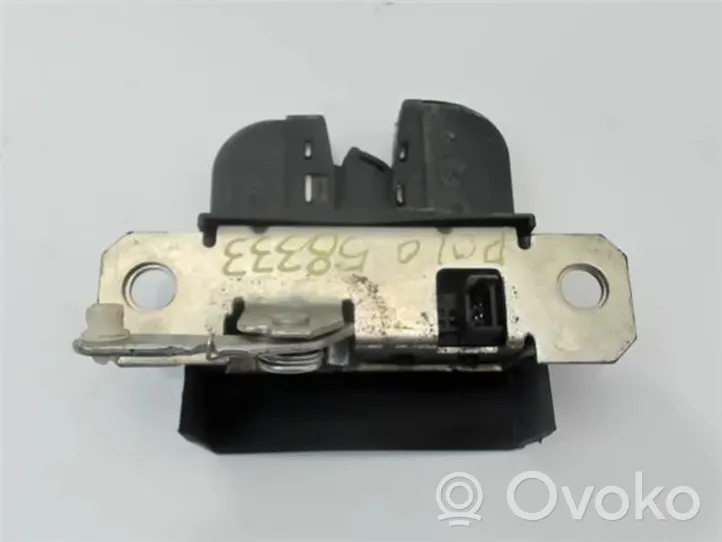 Volkswagen Polo IV 9N3 Blocco chiusura del portellone 6Q6827505D