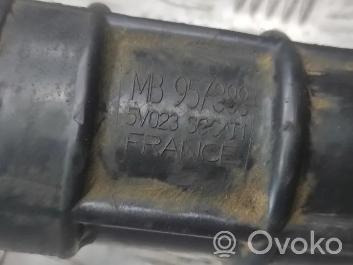 Mitsubishi Carisma Tube d'admission d'air MB957398