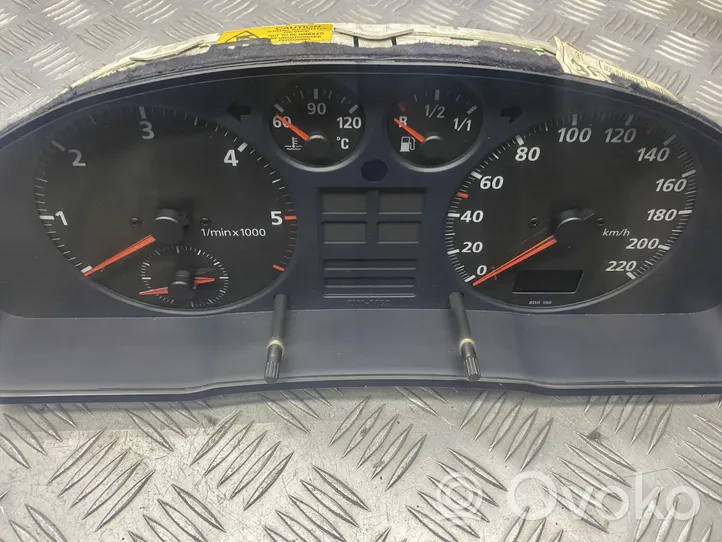 Audi A4 S4 B5 8D Compteur de vitesse tableau de bord 8D0919033A