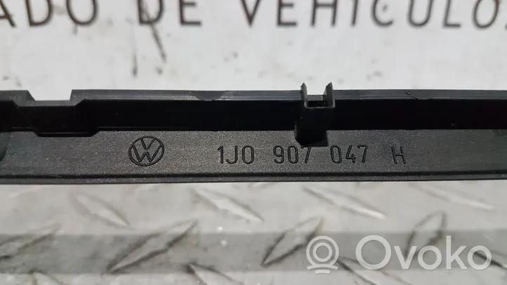 Volkswagen PASSAT Sliding door bottom rail 1J0907047