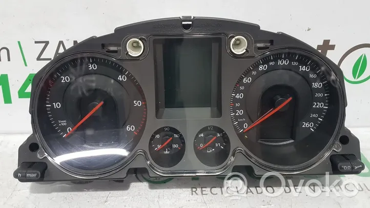 Volkswagen PASSAT Speedometer (instrument cluster) A2C53194181