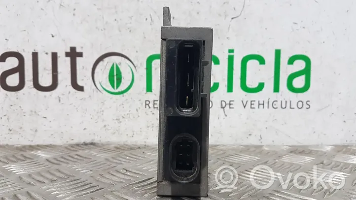 Renault Kangoo I Hehkutulpan esikuumennuksen rele 7700111525